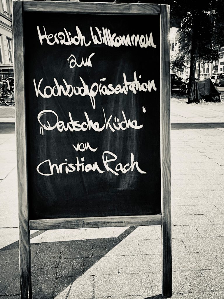 Buchgestaltung by die basis I Wiesbaden_Christian Rach_Deutsche Küche_Präsentation